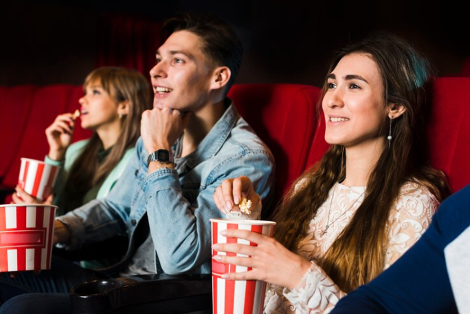 Grupo de pessoas no cinema Cinema em inglês vocabulário cinematográfico